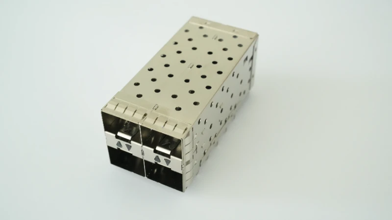 SFP+ 2×2 quad-port cage connector