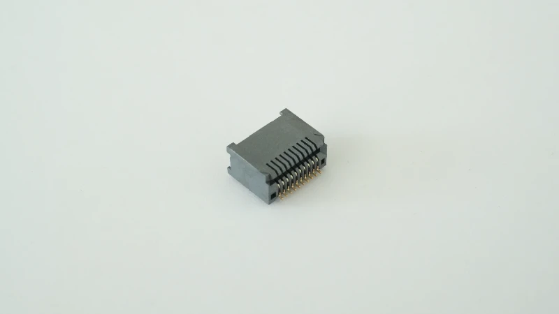 SFP/SFP+ single-port connector