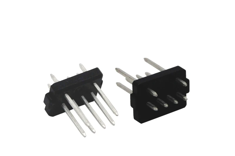 Angled plug-in PCB board-to-board connector