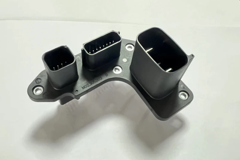 Multi-port integrated PCB connector 3