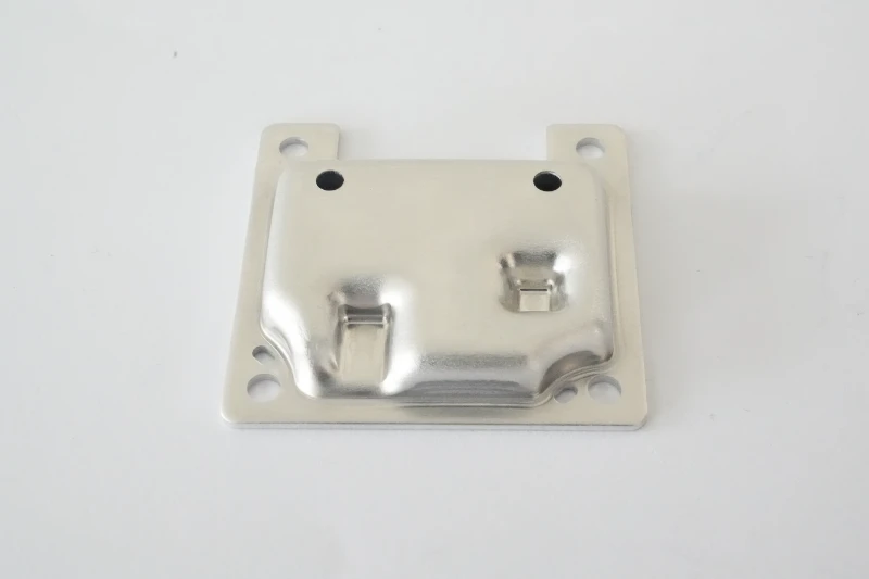 Square heat dissipation and shielding integrated cover 1
